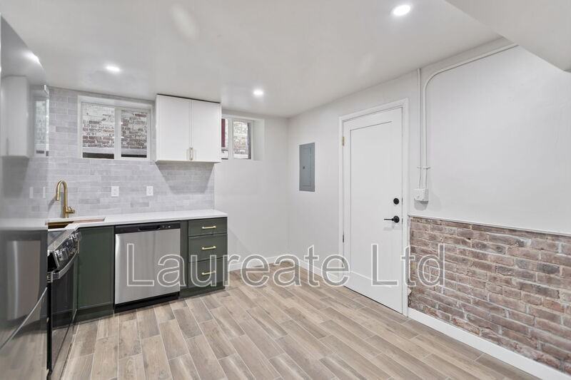 1058 N Pearl St #5 - Photo 6 of 21