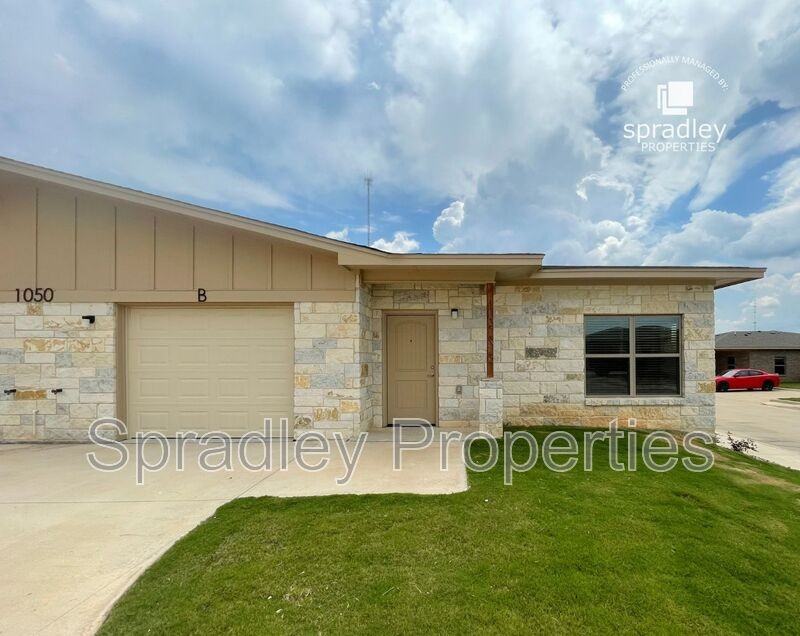 1050 Hibiscus Unit B