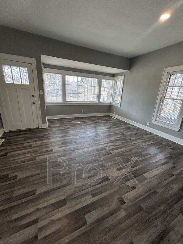 1919 S Broadway St - Photo 3 of 14