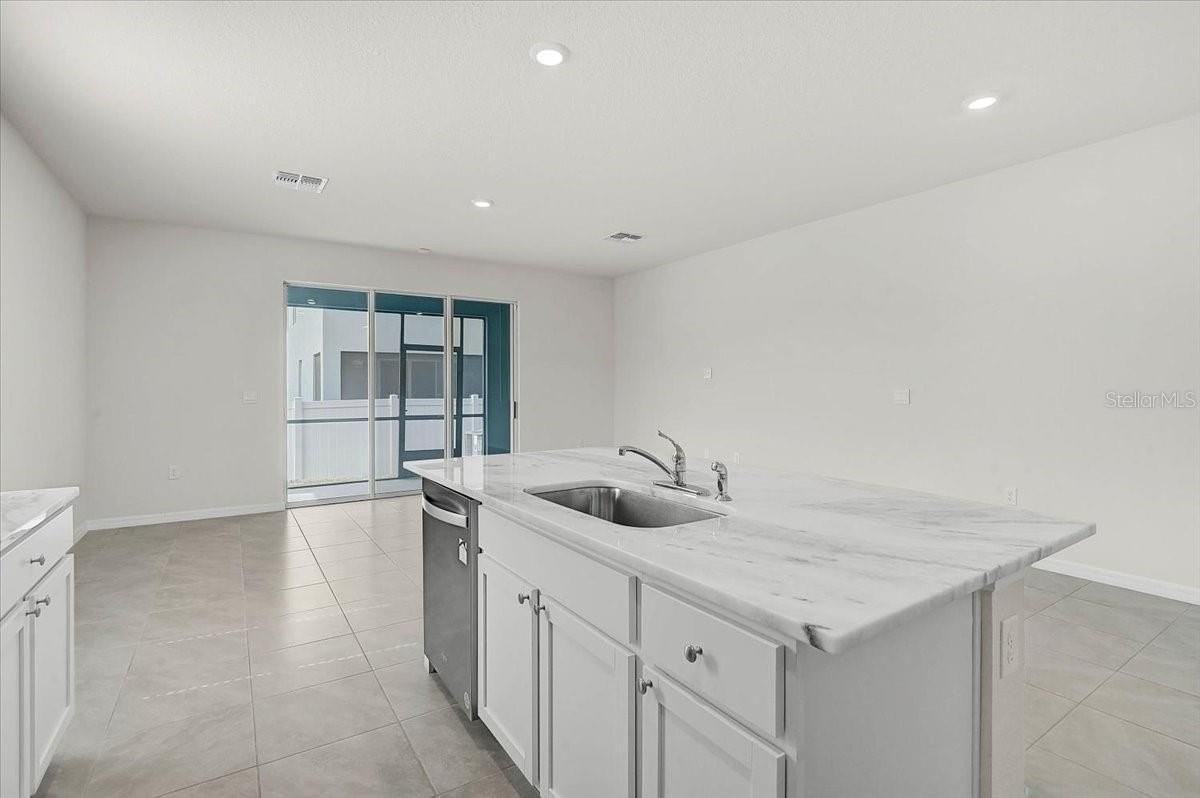 4034 Goldheart Blvd - Photo 5 of 38