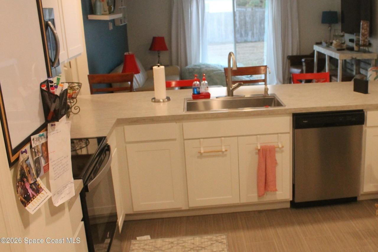 3230 Halden Ave Se - Photo 3 of 13