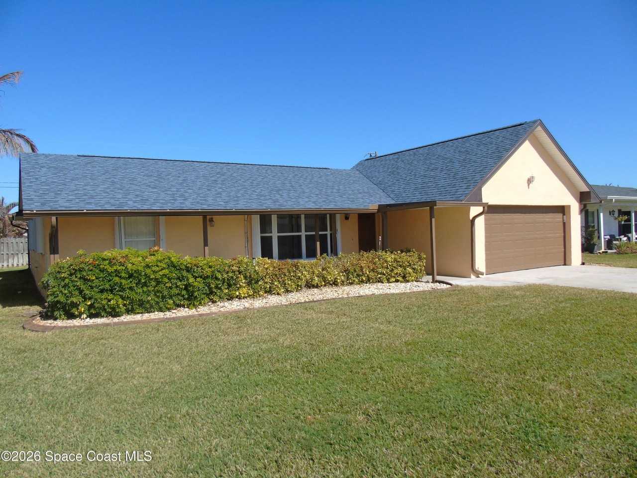 450 Roosevelt Ave - Photo 2 of 19