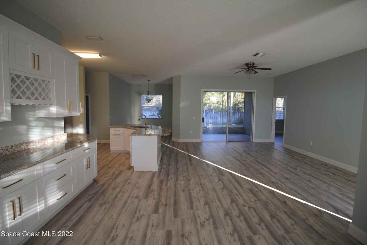 817 Potomac Dr - Photo 4 of 18