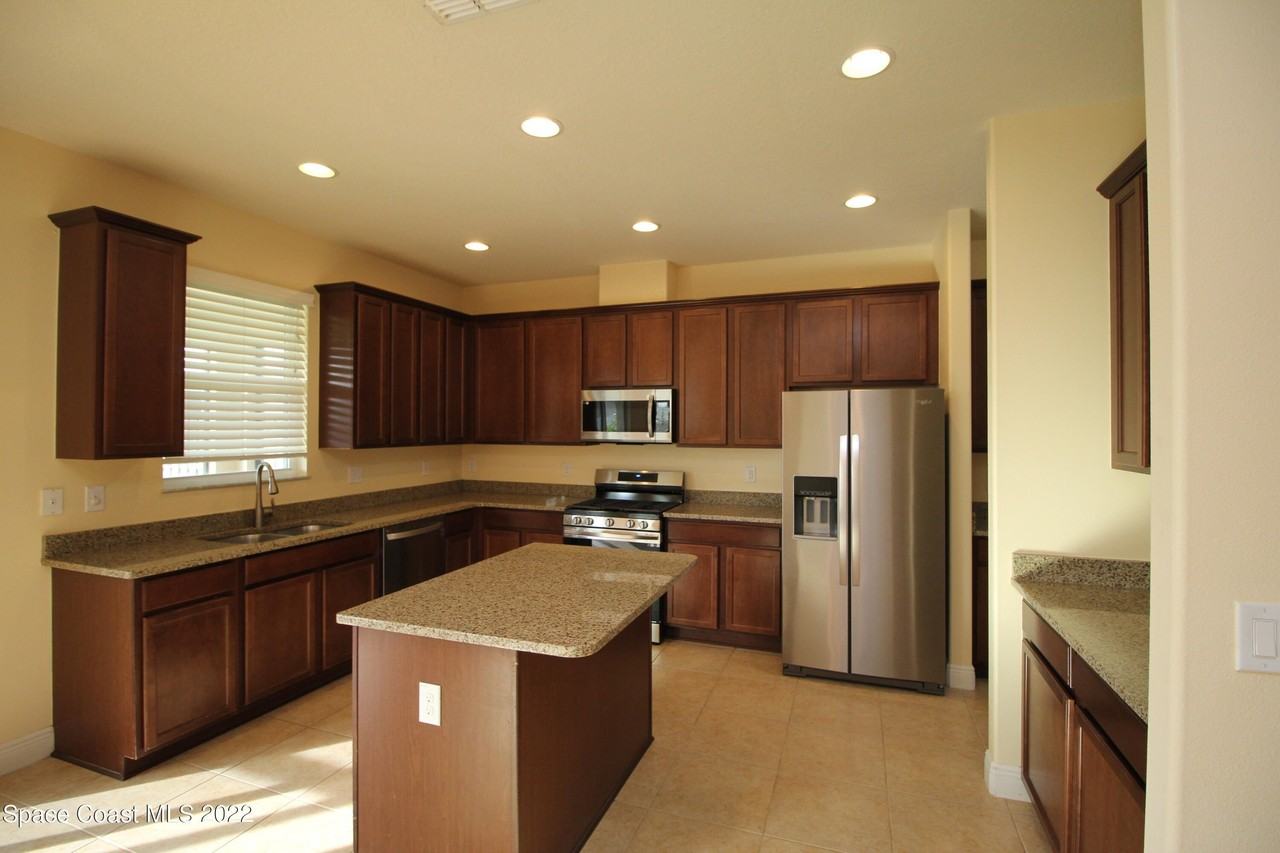 4858 Borealis Ct - Photo 6 of 31