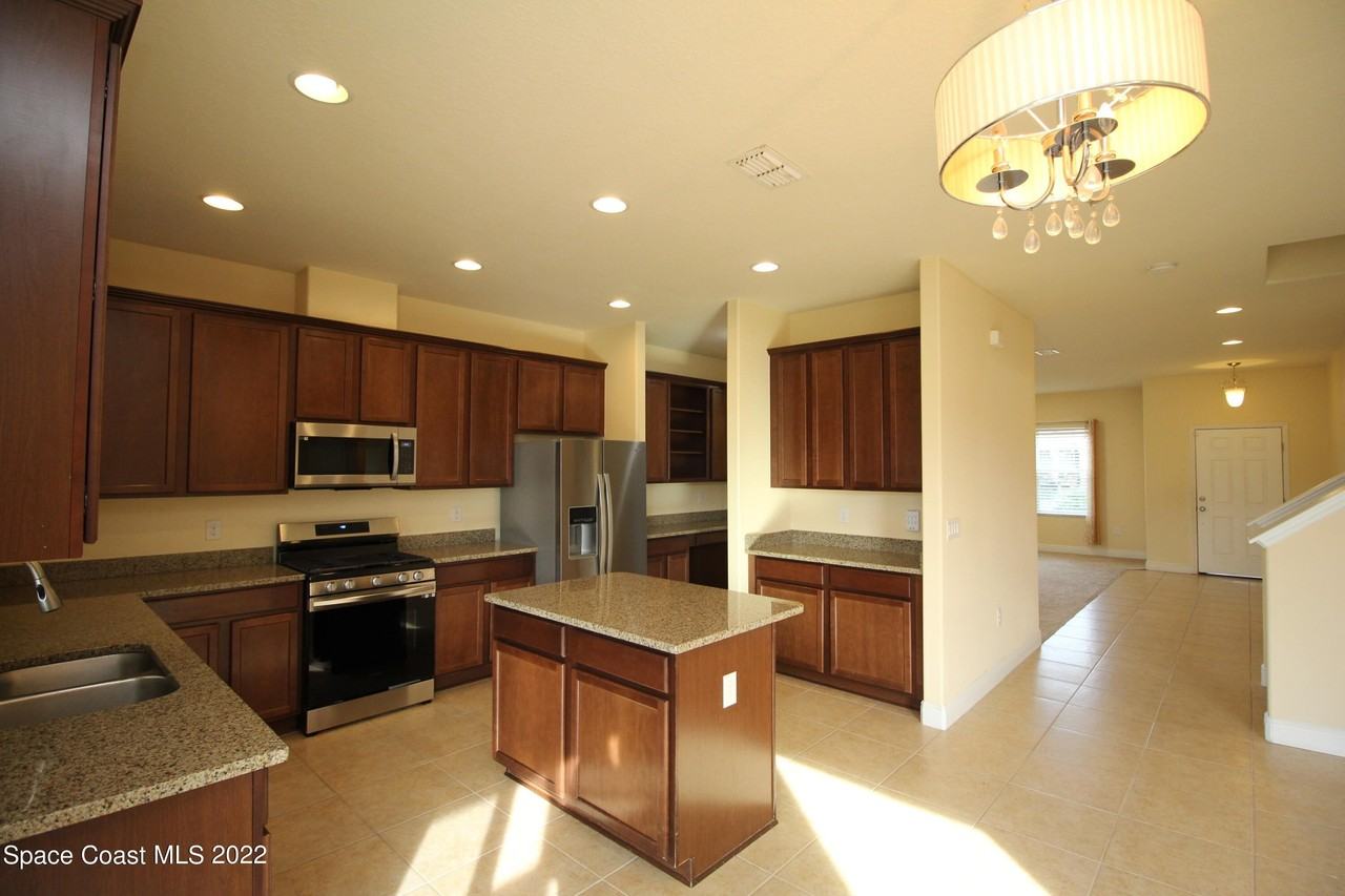 4858 Borealis Ct - Photo 7 of 31