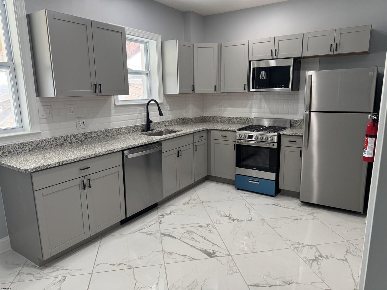 3808 Ventnor Ave - Photo 6 of 30