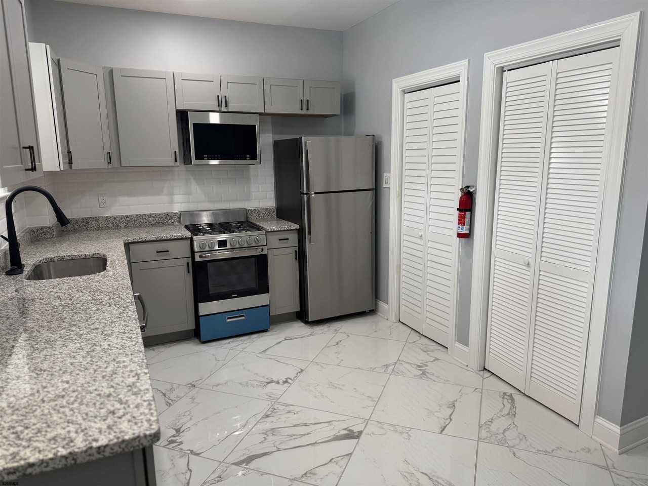 3808 Ventnor Ave - Photo 7 of 30