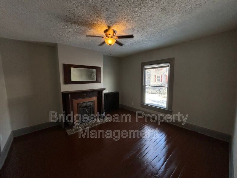 2034 Stapleton Ct - Photo 2 of 9