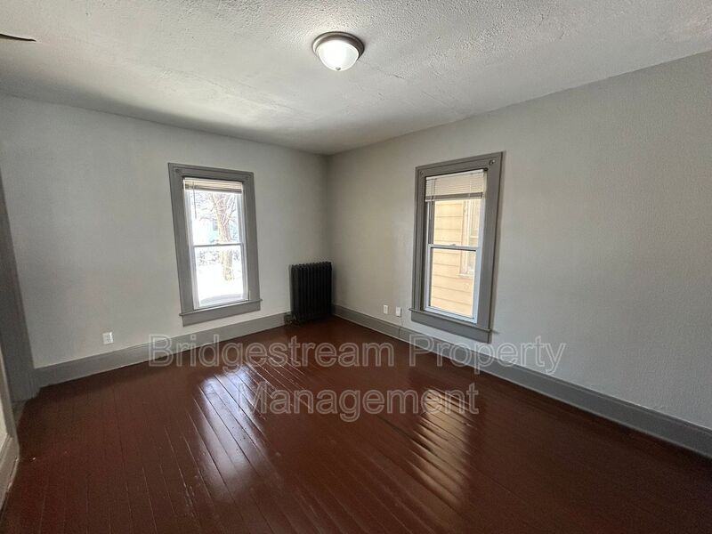 2034 Stapleton Ct - Photo 3 of 9