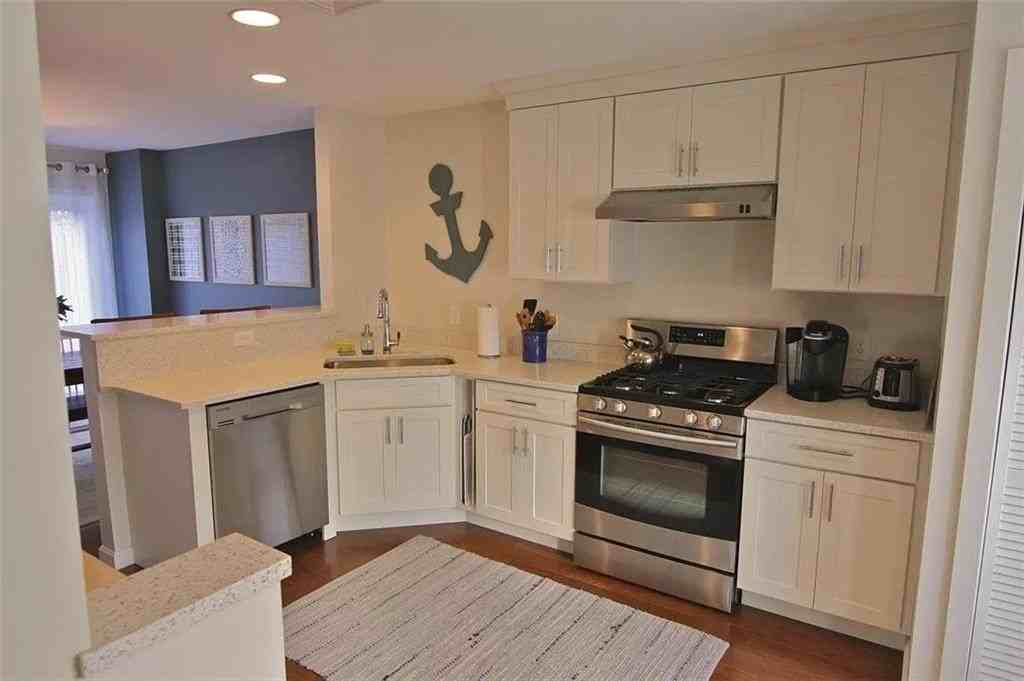 70 Houston Ave Unit 70 #70 - Photo 3 of 13