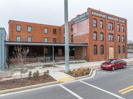 featured image of 453 E Main St ## 700