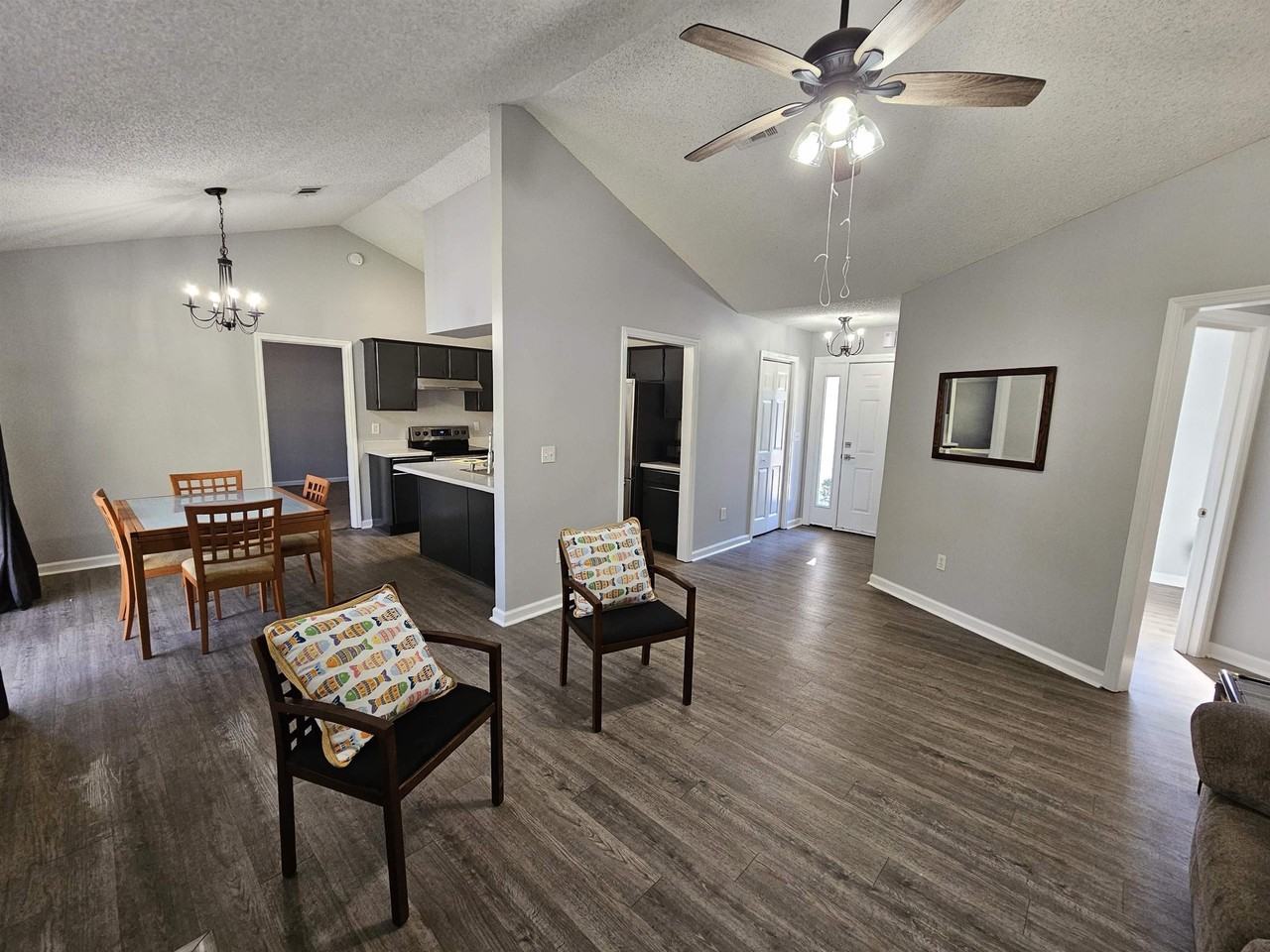 2428 Beechnut Ln - Photo 3 of 15