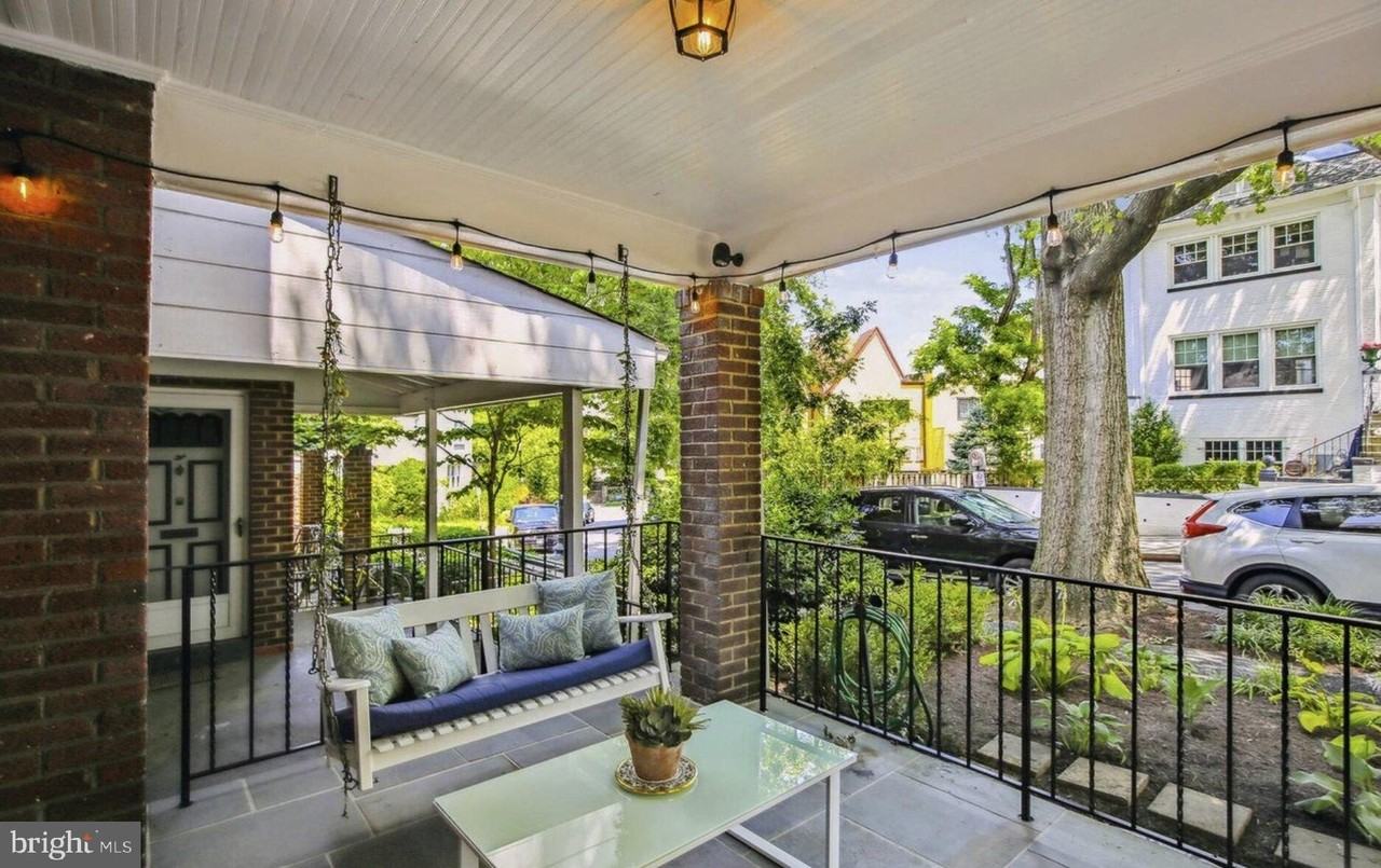 1770 Hobart St Nw - Photo 2 of 26