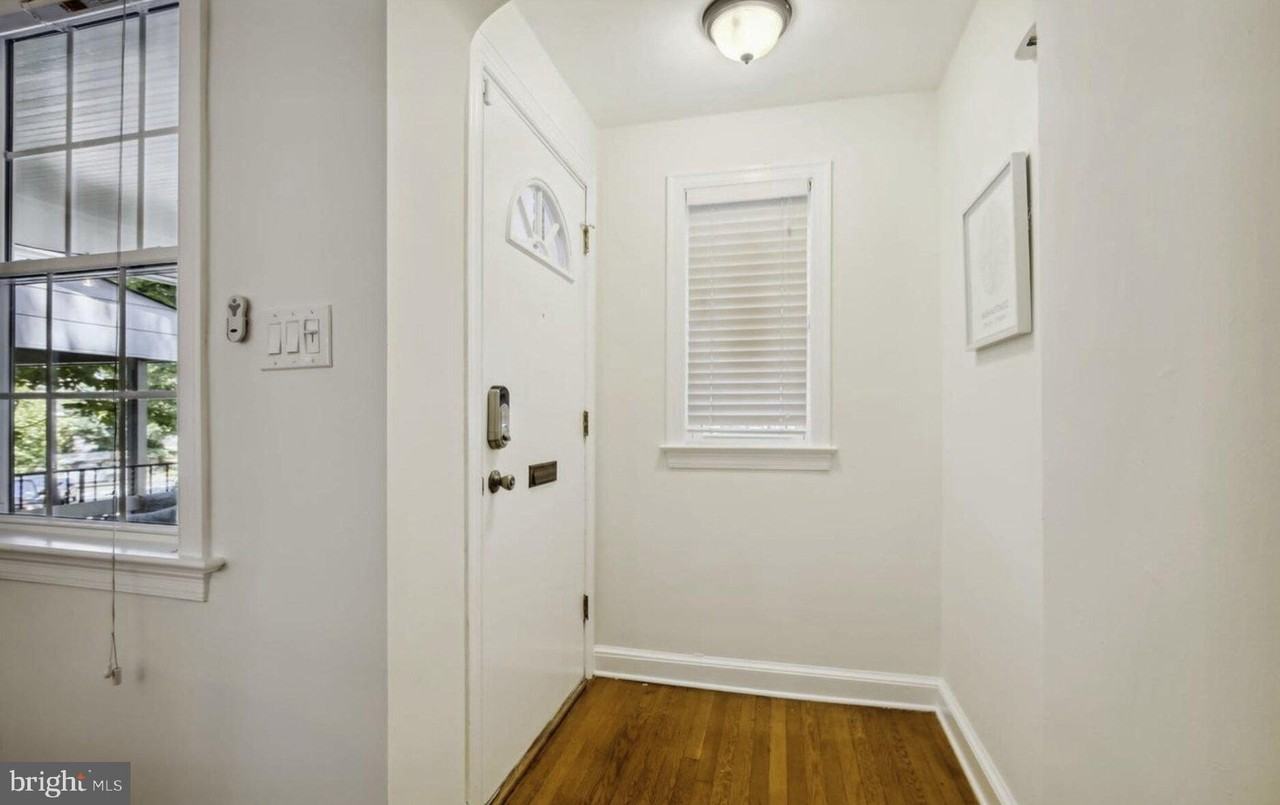 1770 Hobart St Nw - Photo 4 of 26