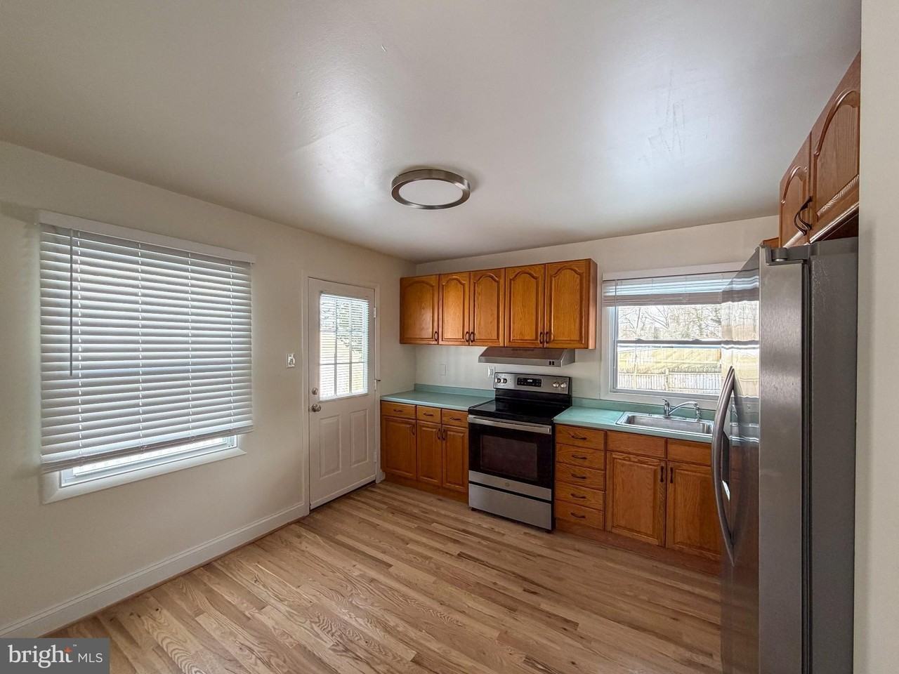 1029 Sharon Dr - Photo 4 of 21