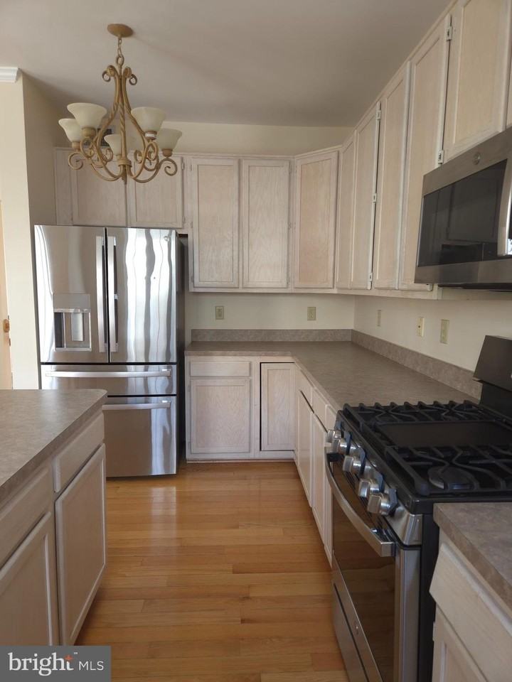 2213 Montauk Dr - Photo 4 of 16