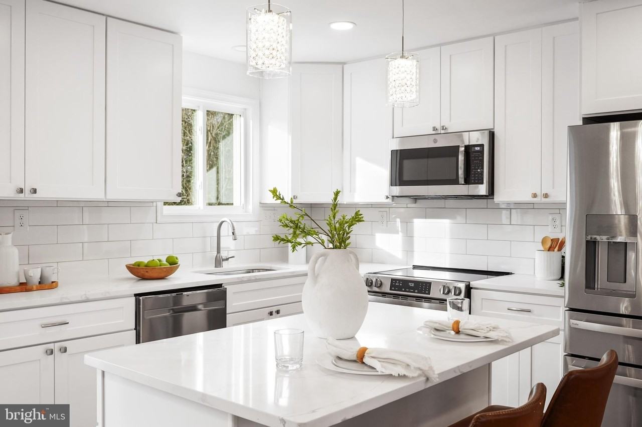 1015 Mount Holly Dr - Photo 5 of 50