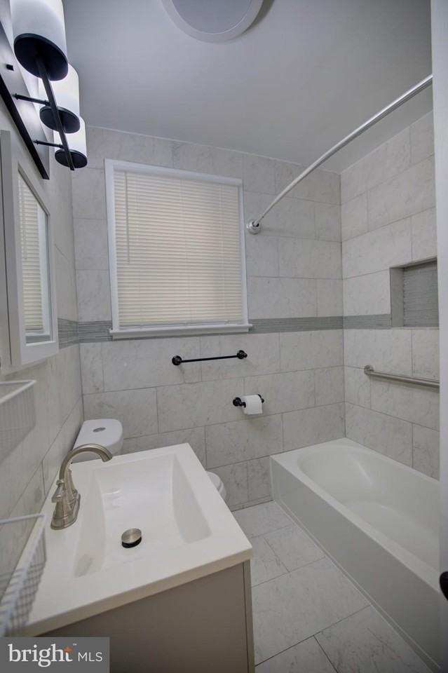 3015 Gibbons Ave Apt 1 #1 - Photo 5 of 14