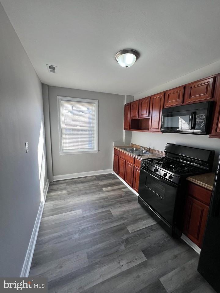 3611 Ravenwood Ave #2 - Photo 2 of 9