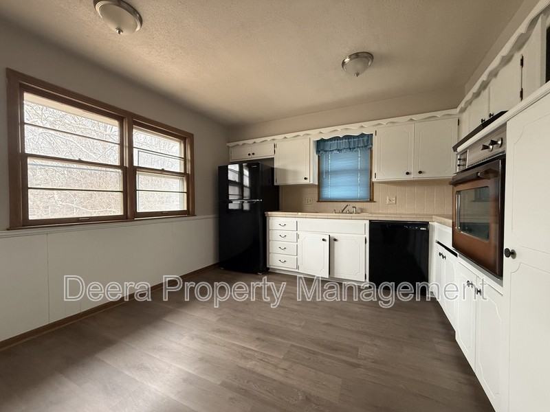 8424 Travis Ln - Photo 2 of 11