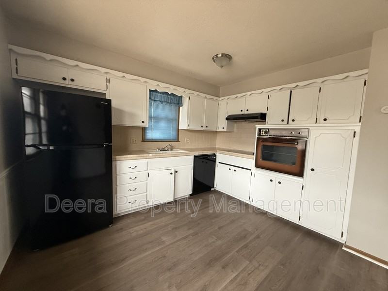 8424 Travis Ln - Photo 3 of 11