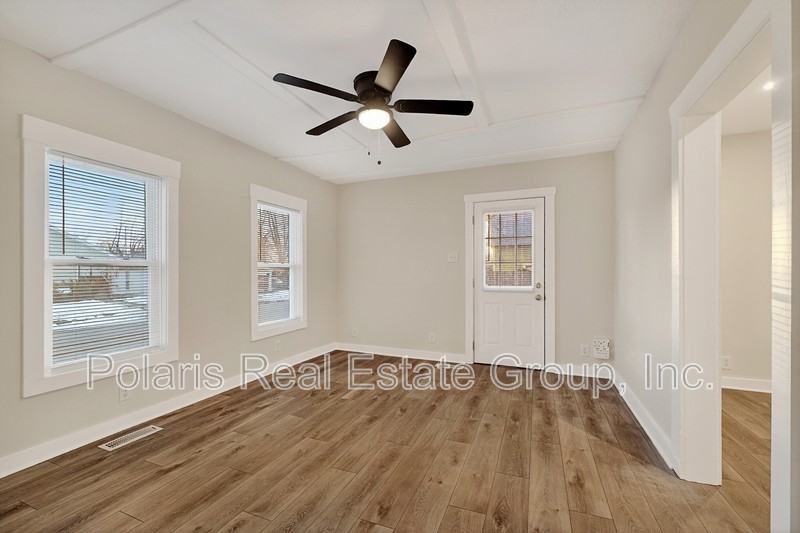 1410 Hannibal St - Photo 4 of 24