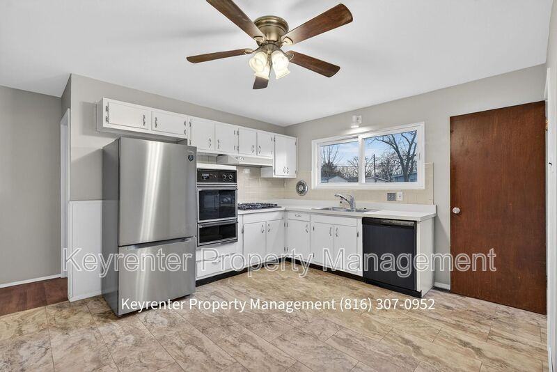 490 Bardot Dr - Photo 2 of 38