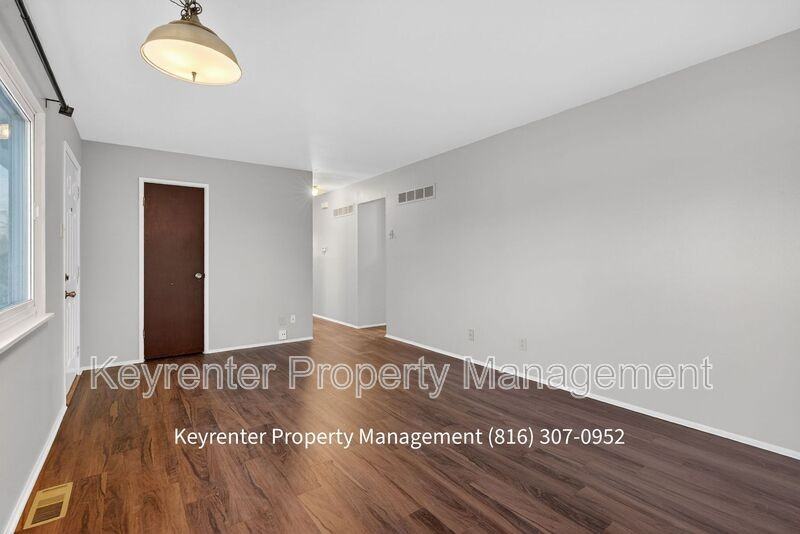 490 Bardot Dr - Photo 4 of 38