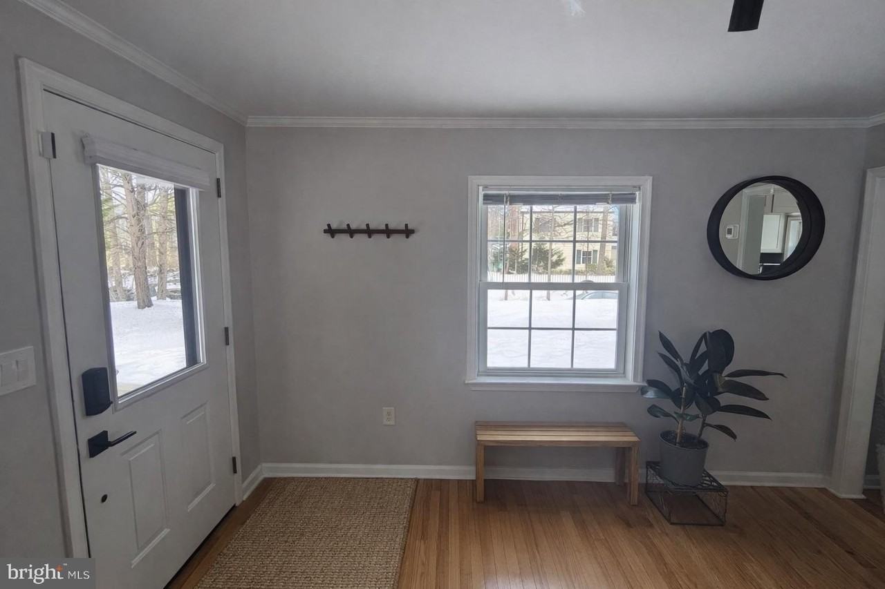 4913 Lackawanna St - Photo 3 of 10