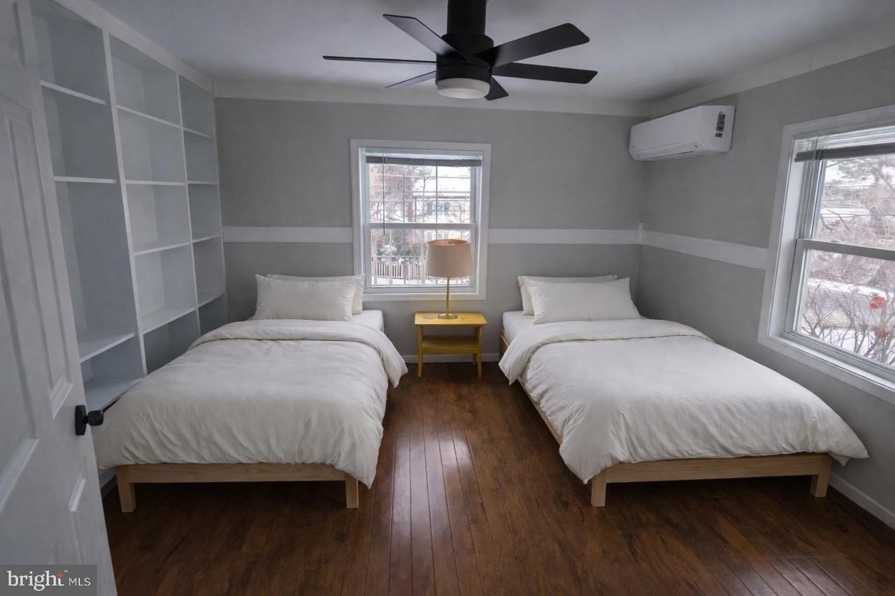 4913 Lackawanna St - Photo 6 of 10