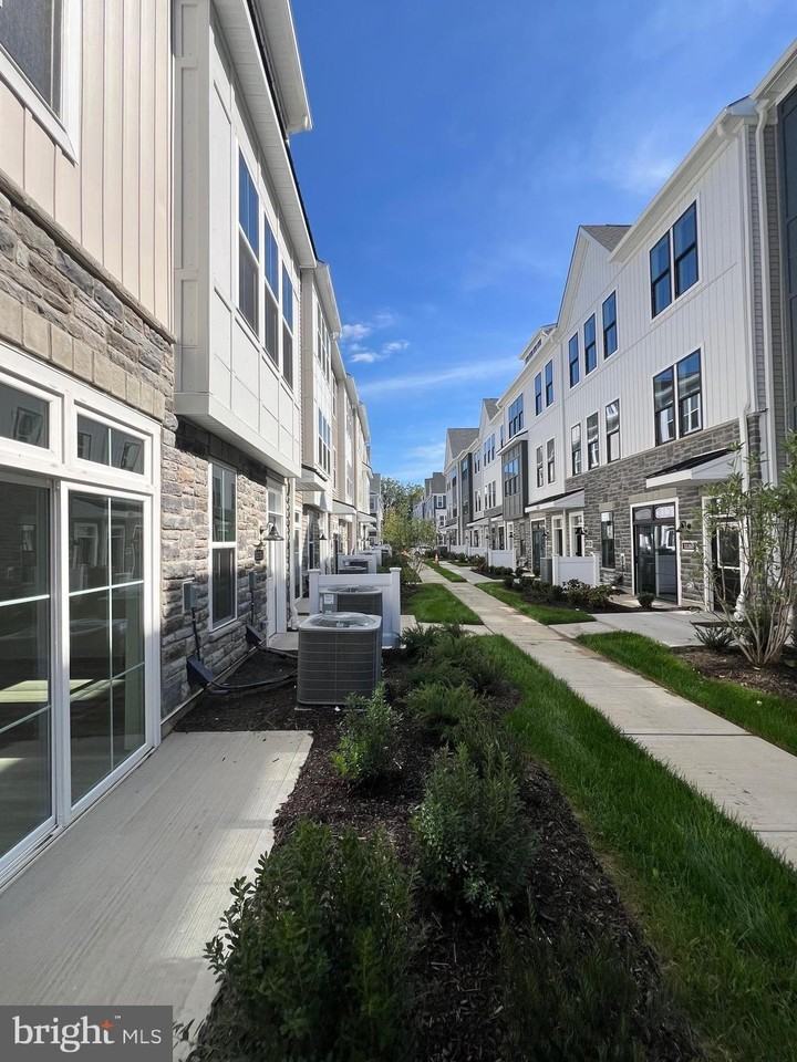 10106 Donatello Dr - Photo 2 of 18