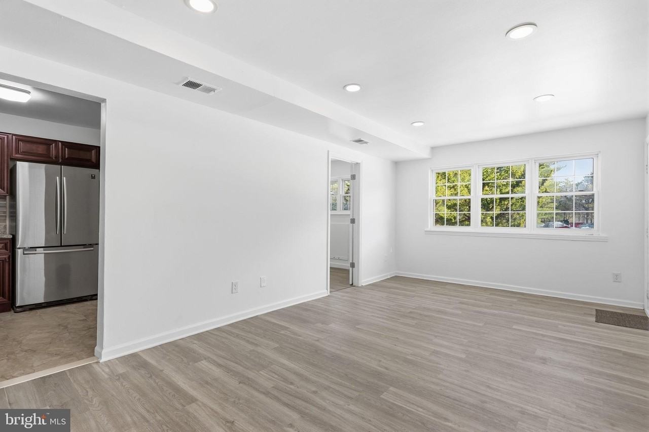 125 College Dr - Photo 4 of 15