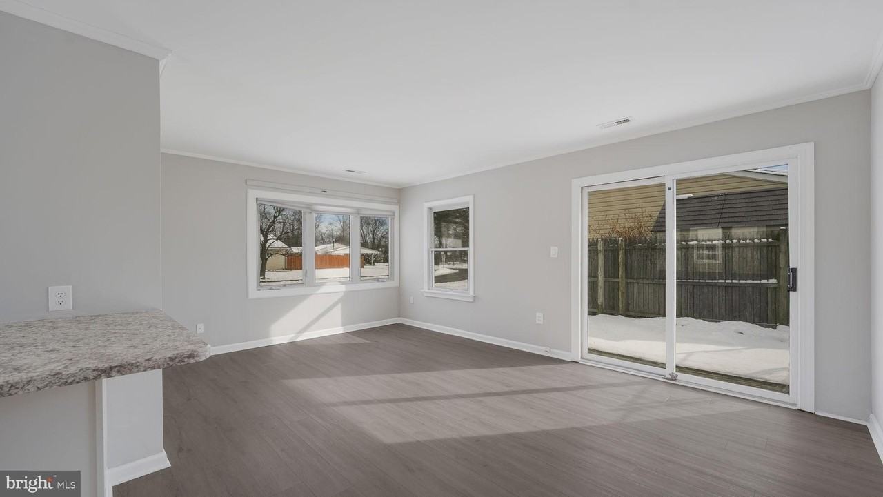 11 Glenwood Ln - Photo 7 of 22