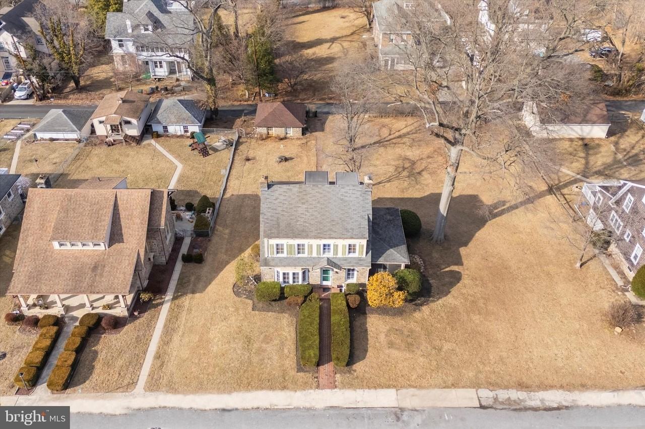 1329 Olive St - Photo 2 of 35