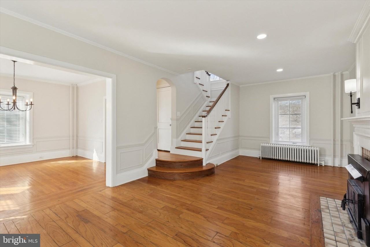 1329 Olive St - Photo 4 of 35