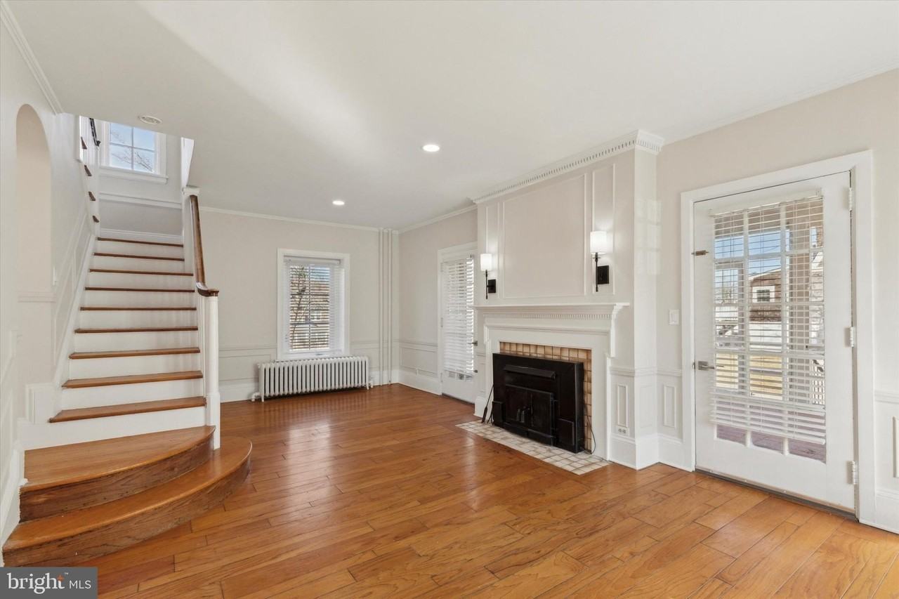 1329 Olive St - Photo 6 of 35