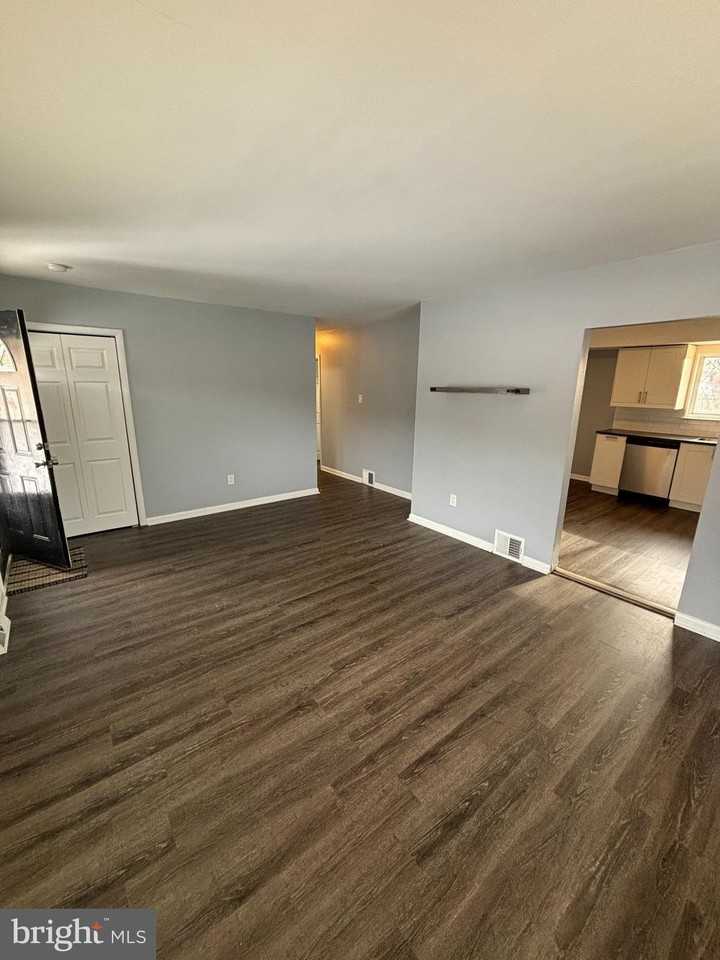 45 Penn Ave - Photo 3 of 22