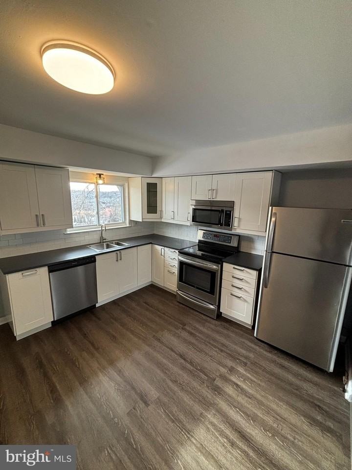 45 Penn Ave - Photo 4 of 22