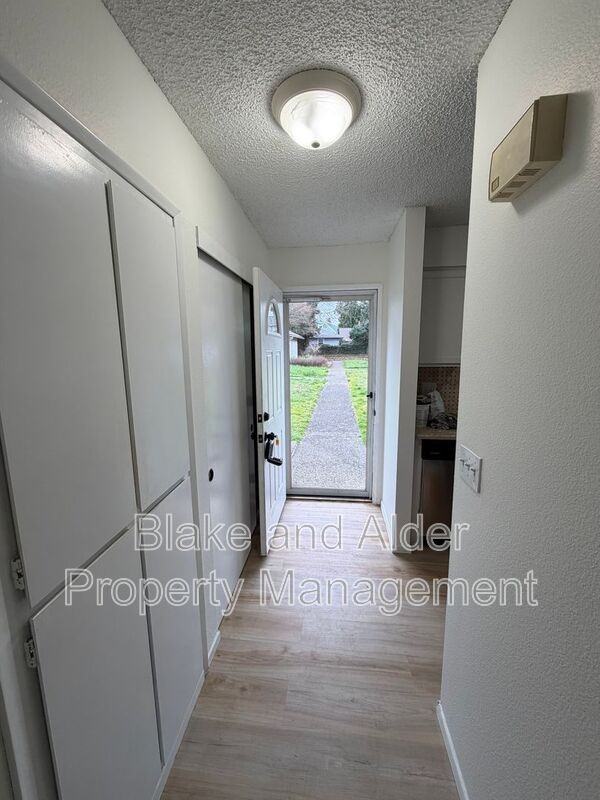 5533 Sw Lombard Ave - Photo 3 of 21