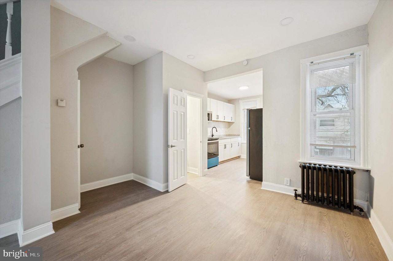 5517 Jane St - Photo 5 of 19