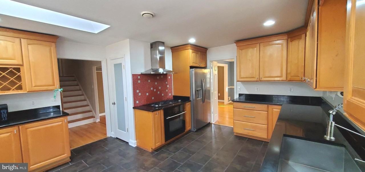 2521 Farrier Ln - Photo 3 of 15