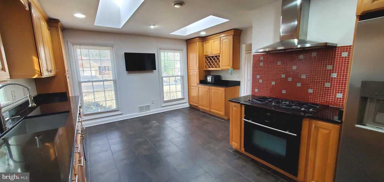 2521 Farrier Ln - Photo 4 of 15