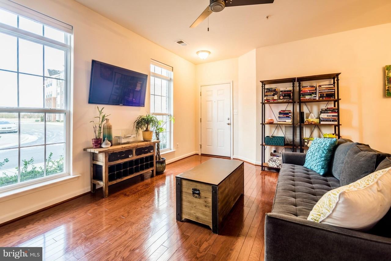 43791 Kingston Station Ter - Photo 2 of 25