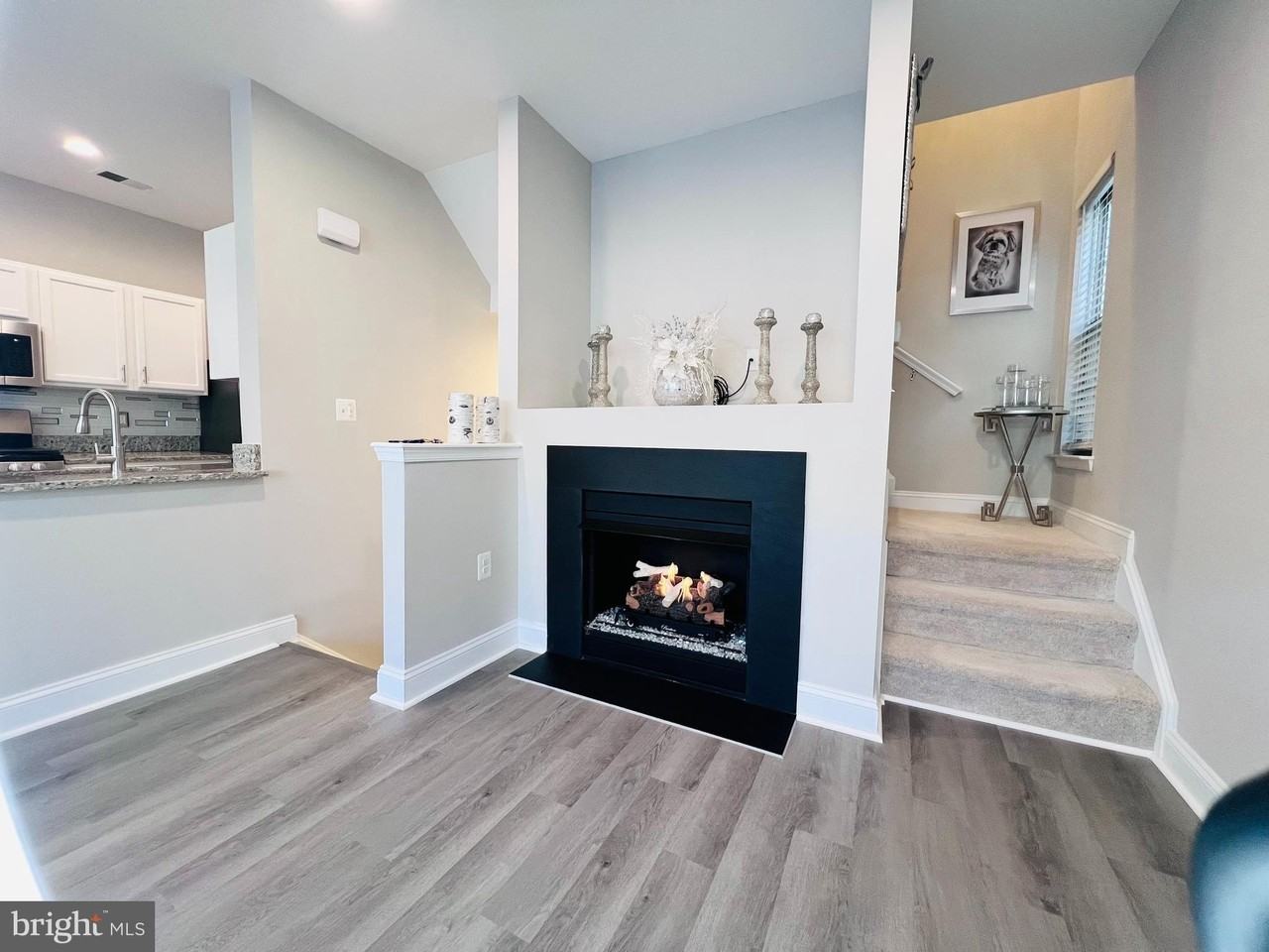 46375 Pryor Sq - Photo 3 of 7