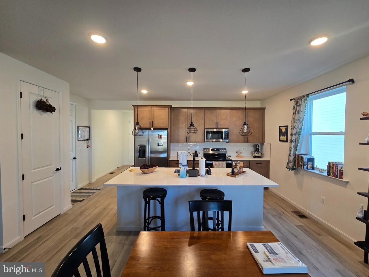 609 Clover Ln - Photo 3 of 19