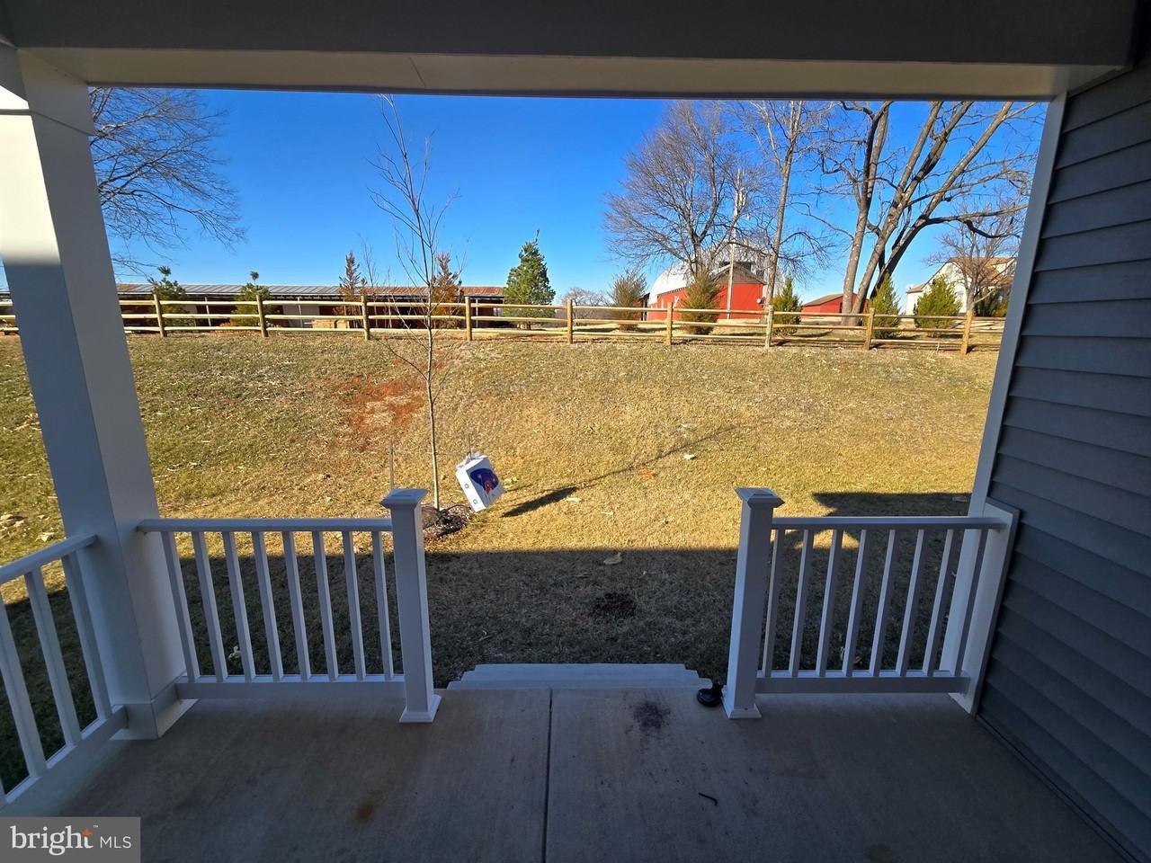 609 Clover Ln - Photo 6 of 19