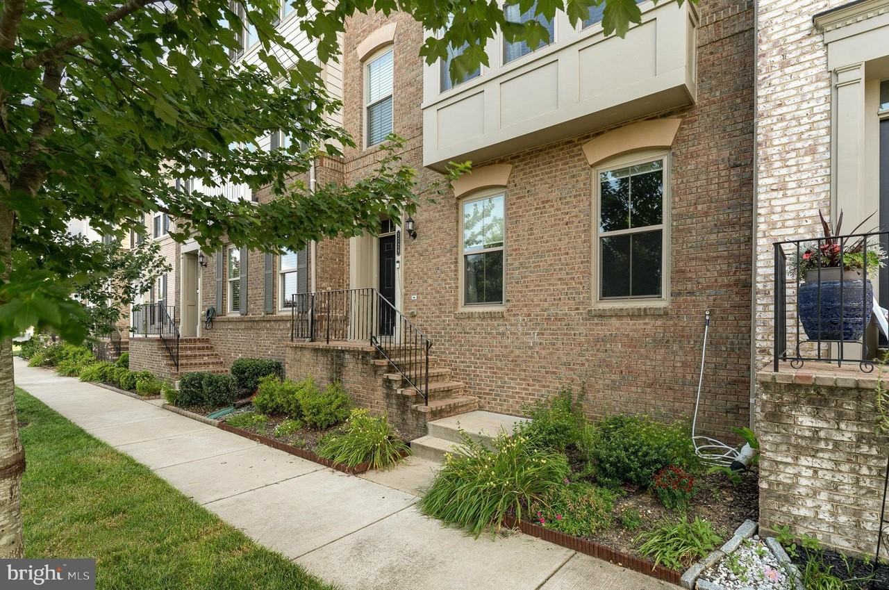 1729 Cottonwood Grove Rd - Photo 3 of 26