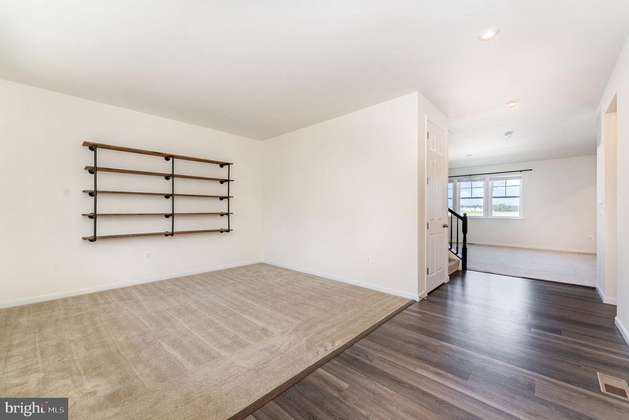 10407 Spotswood Dr - Photo 7 of 46