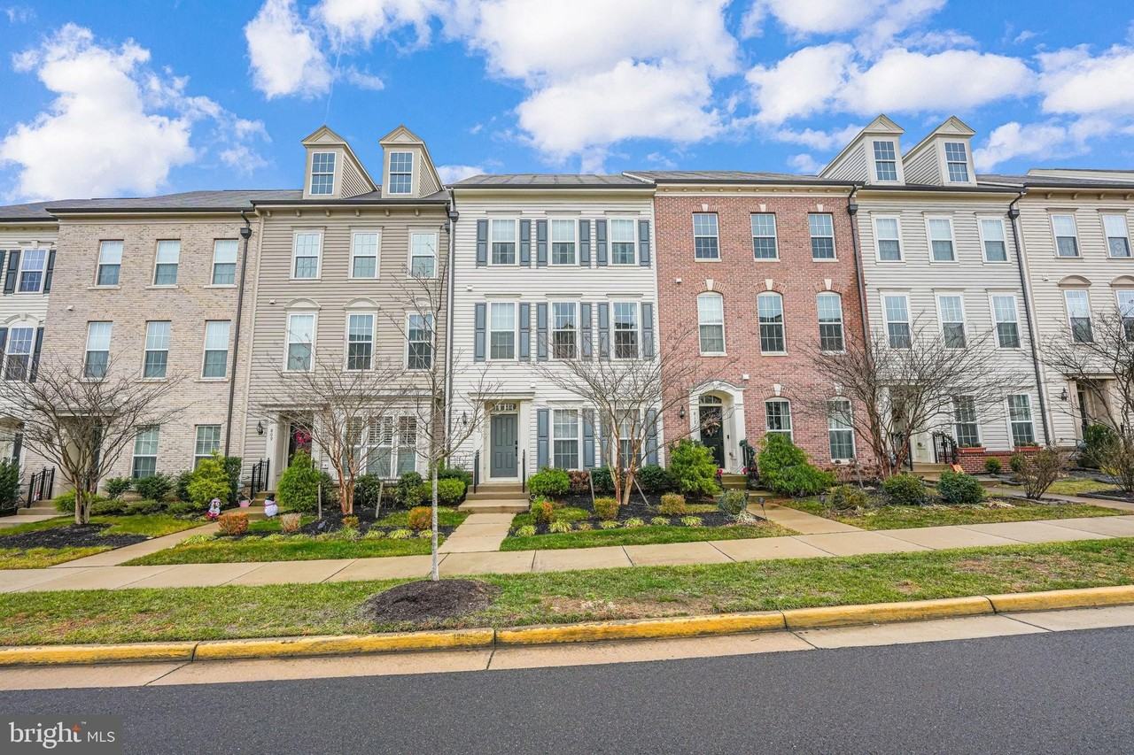 813 Basswood Dr - Photo 2 of 28