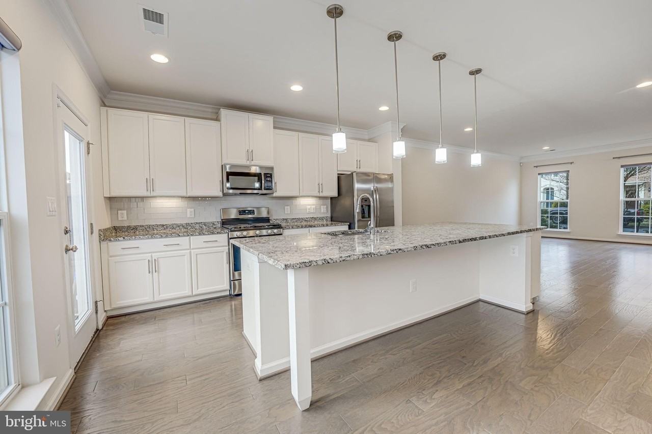 813 Basswood Dr - Photo 6 of 28